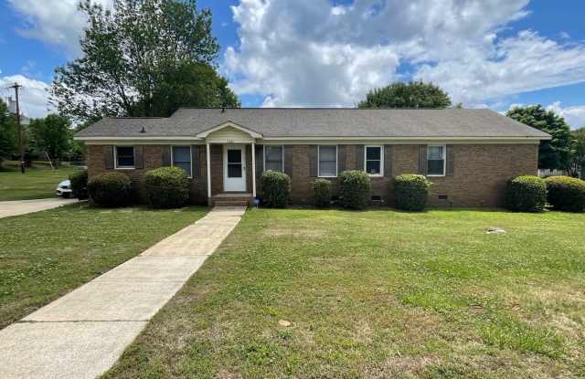 Come take a look at this gorgeous 2 Bedroom 1 Bathroom duplex in South charlotte - 7327 South Tryon Street, Charlotte, NC 28217