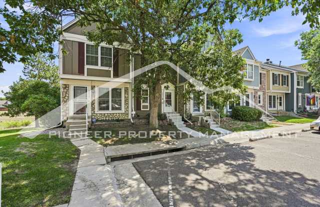 Spacious Townhome in Aurora with AC and Patio! photos photos Spacious Townhome in Aurora with AC and Patio! photos photos