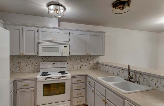 Updated 2 Bedroom 2 Bath Condo near Ft. Nugent - 1640 SouthWest Mulberry Place, Oak Harbor, WA 98277