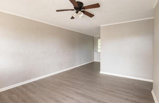 705 13th Street unit: 2 photos photos