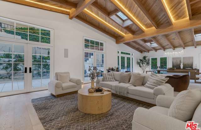 10160 Cielo Dr Gallery 1