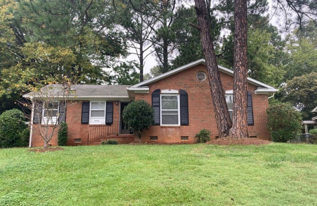 1332 Grovewood Dr - 1332 Grovewood Drive, Charlotte, NC 28208
