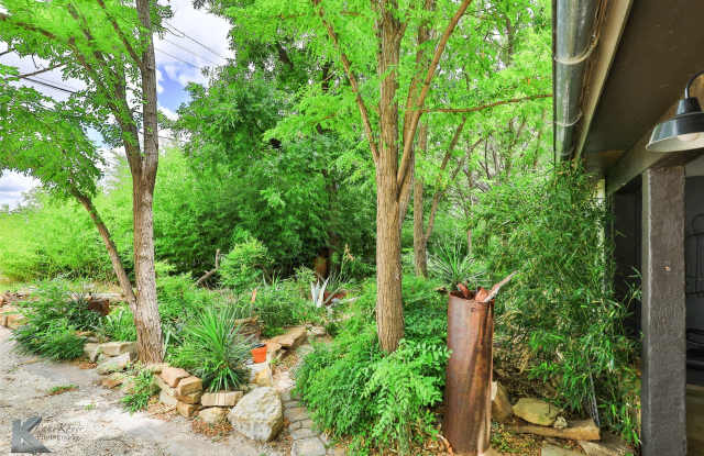609 Sunset Drive Gallery 2