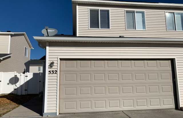 3 BEDROOM, 2.5 BATHROOM TOWNHOUSE WITH 2 CAR GARAGE - 532 West 2nd Street, Cheyenne, WY 82007 3 BEDROOM, 2.5 BATHROOM TOWNHOUSE WITH 2 CAR GARAGE - 532 West 2nd Street, Cheyenne, WY 82007