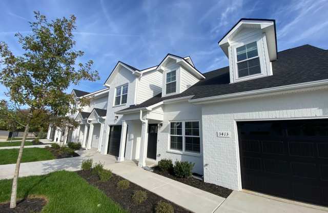 3 BD 2.5 BA Great Location Like New Build Townhome! Gallery 4