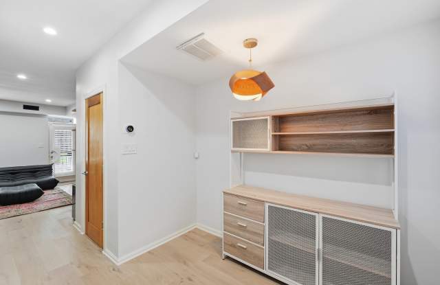 2319 17th Street Northwest Gallery 4