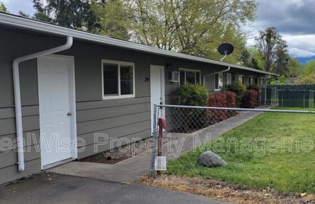 719 SW Bridge St photos photos