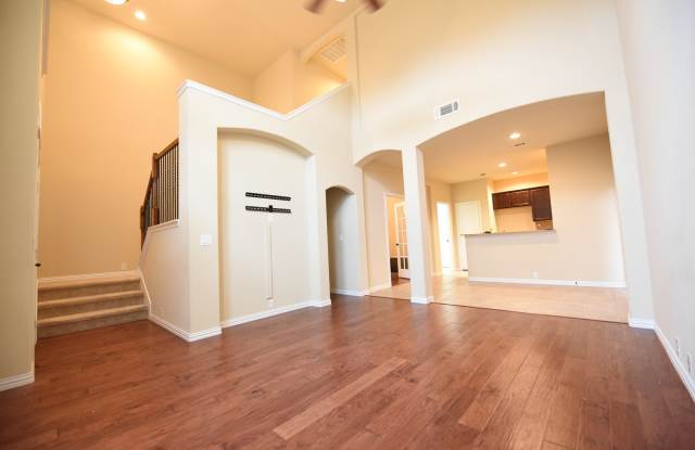 Spacious 3-Bedroom Home Near Trails with Modern Upgrades Gallery 3