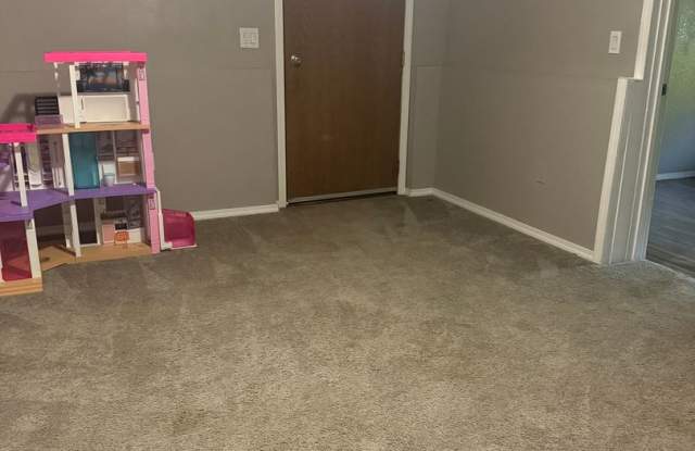 Spacious 4-Bedroom Home in Northpole Area! photos photos Spacious 4-Bedroom Home in Northpole Area! photos photos