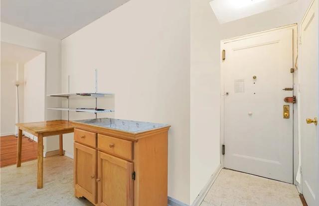 2675 E 7th St Apt 3D Gallery 1