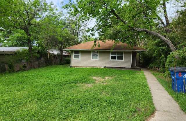 Top of the line 6 bed in West Campus!!! 1913!!! Gallery 3
