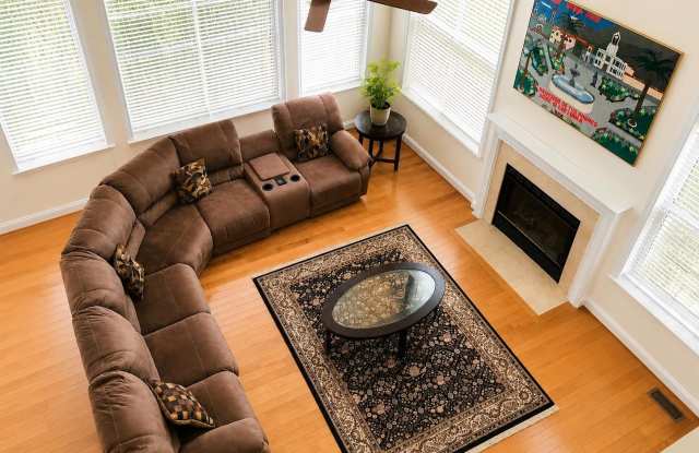603 BLUFF Court NE Gallery 2