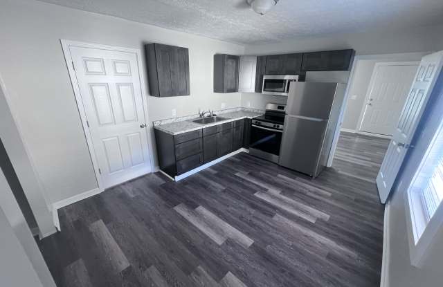 301-303 Swigert Avenue - 303 photos photos