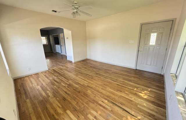 709 E Elmira St photos photos