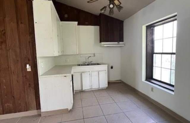 8002 EXPWY 281 Gallery 2