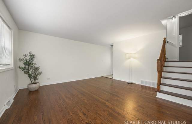452 N Addison Road Gallery 4