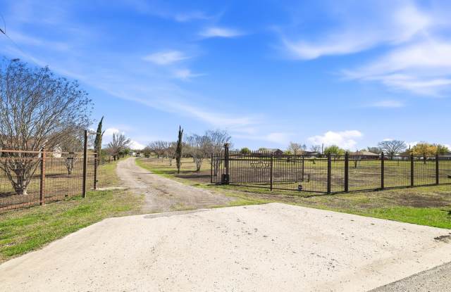 11421 Ware Seguin photos photos