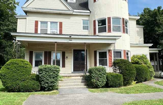 STUDIO APARTMENT WITH HEAT INCLUDED AVAILABLE NOW! photos photos