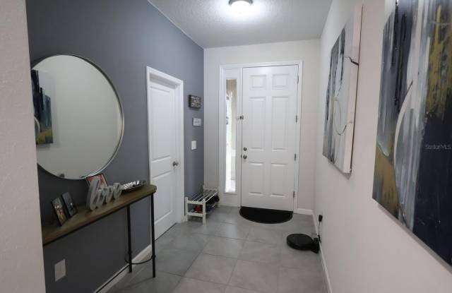 301 GOLDEN SANDS Circle Gallery 2