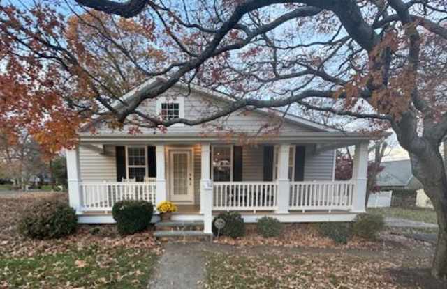 *Price Improvement!*  Beautiful renovated home in waterfront Severna Park! Gallery 1