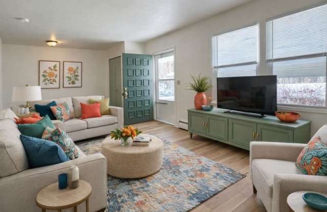 704 Waskin Drive Apt D photos photos