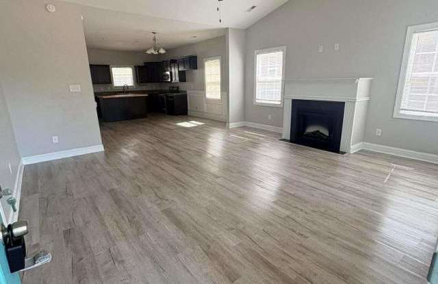 107 Garrett Dr - 107 Garrett Drive, Piney Green, NC 28546