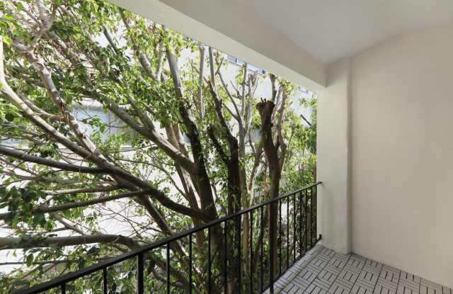 9906 Robbins Dr Gallery 3