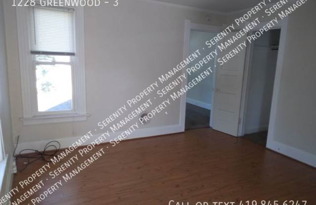 1228 Greenwood 3 Gallery 4