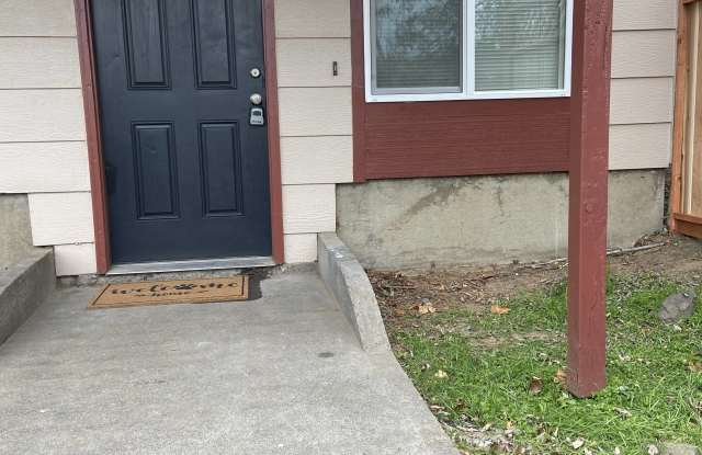 924 Southeast 2nd Street - 924 Southeast 2nd Street, Pendleton, OR 97801