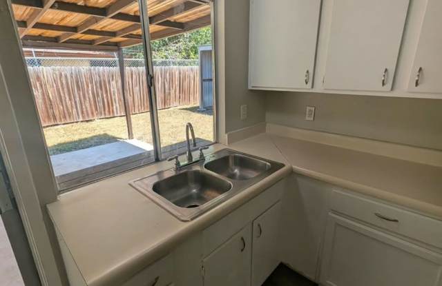 BEAUTIFUL ONE-STORY HOUSE NEAR RANDOLPH AFB! Gallery 3