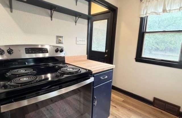 Beautifully Updated 3-Bedroom Home on the North Side Gallery 3