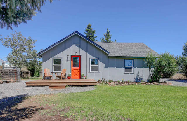 Crisp Remodeled 3-Bdr in Heart of Sisters! ***Move-in Special*** photos photos