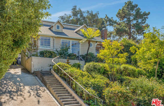 3331 Bennett Dr Gallery 2