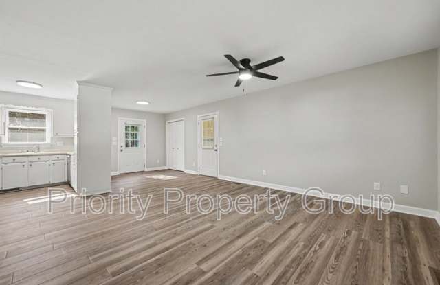 225 Pineland Avenue Gallery 3