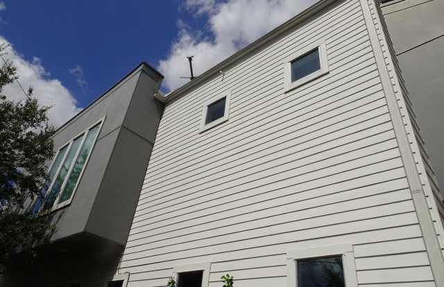 3220 Lamar Street Gallery 4