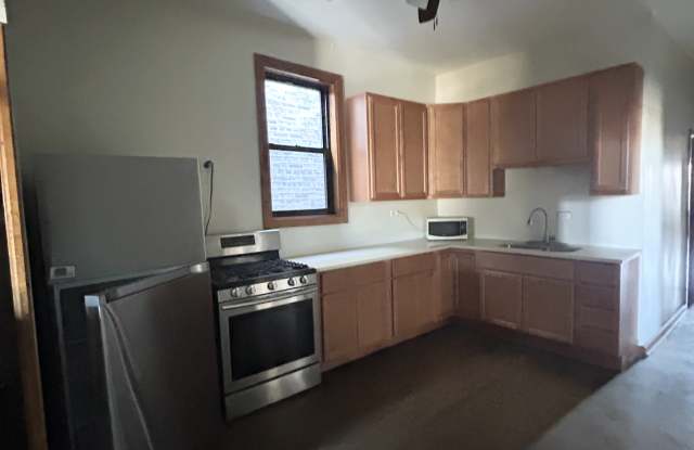 2827 N Milwaukee Ave photos photos