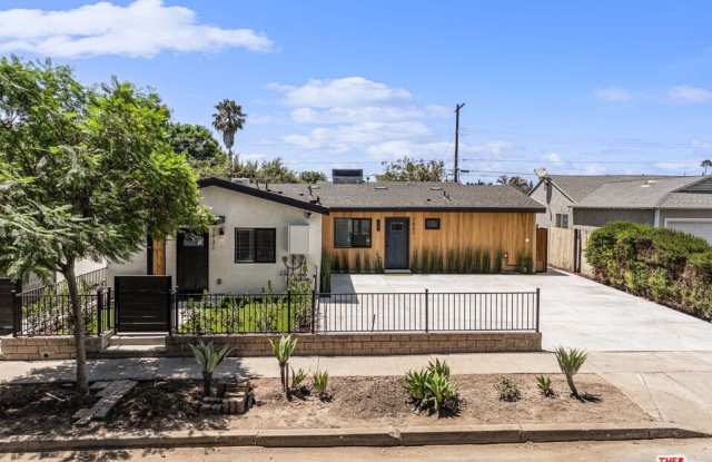 7935 Zelzah Ave photos photos