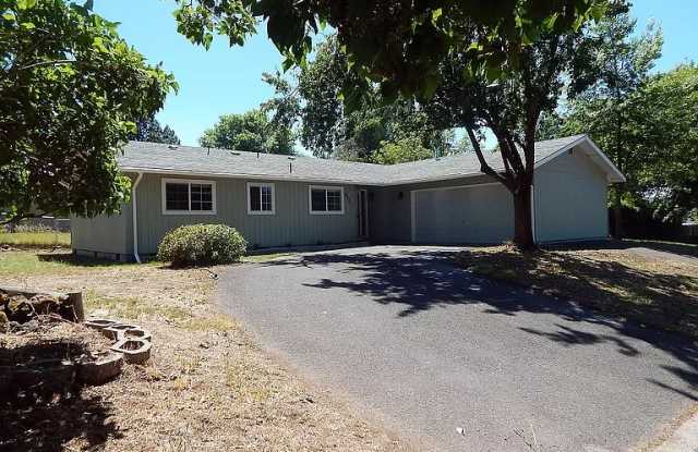 640 Pelican Street - 640 Pelican Street, Klamath Falls, OR 97601