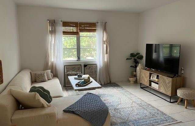 1950 N Andrews Ave photos photos