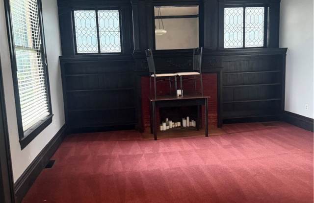 506 W Water Street Gallery 1