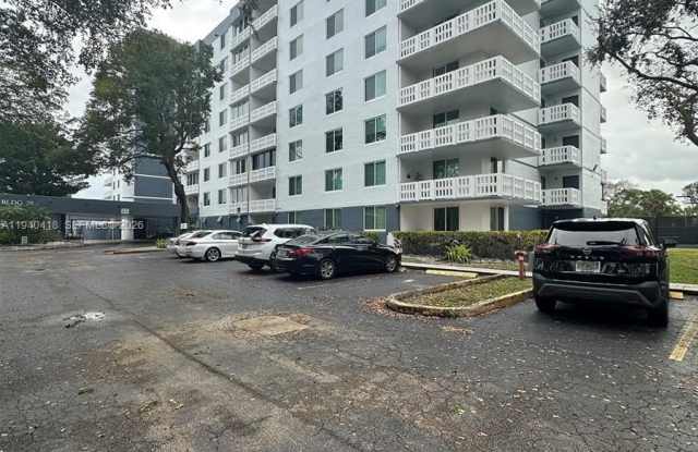 919 Hillcrest Dr photos photos