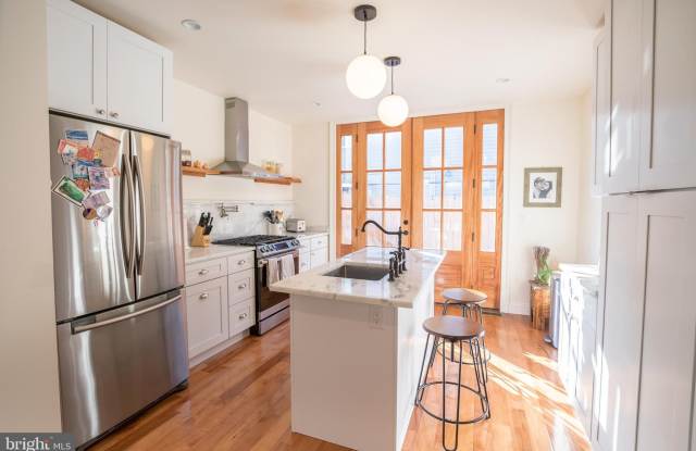 2246 SEARS Street photos photos