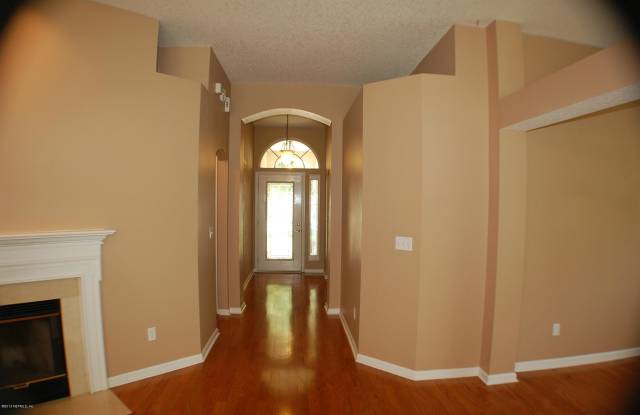 1024 BUTTERCUP DR Gallery 3