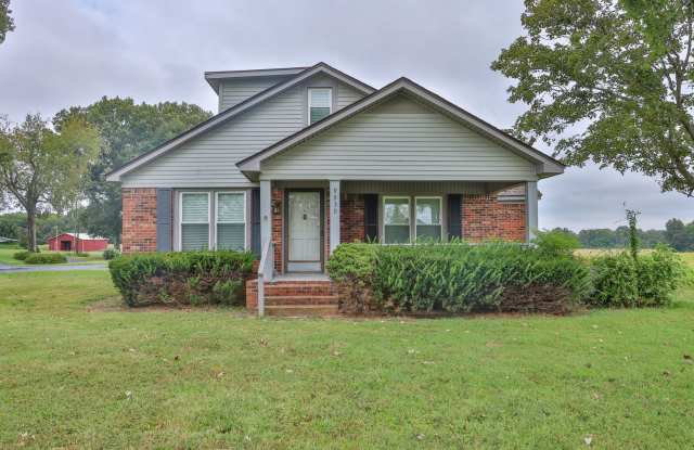 Prime Location! 3 Bed Home on Highway to Martin! Gallery 1