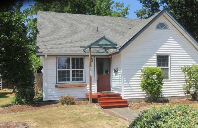 (936) 18th Street Home - 3 Bedroom / 2 Bathroom photos photos