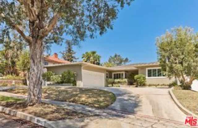 2302 Duxbury Circle Gallery 1