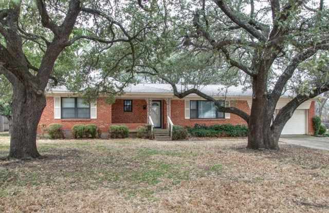 415 Degan Avenue - 415 Degan Avenue, Lewisville, TX 75057