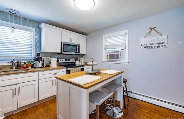 22 Lownds Drive - 22 Lownds Drive, Windsor Locks, CT 06096