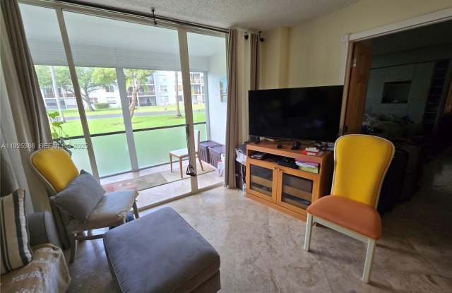 114 Royal Park Dr photos photos