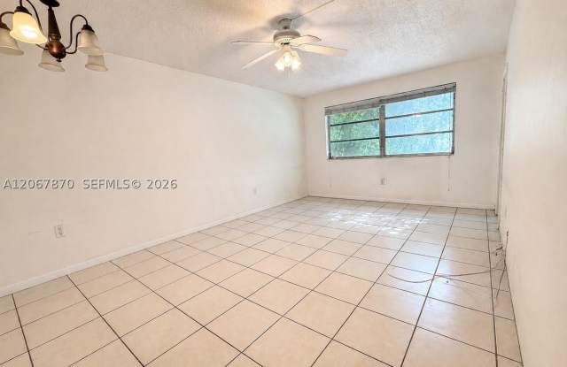 20200 NE 29th Ct Gallery 3